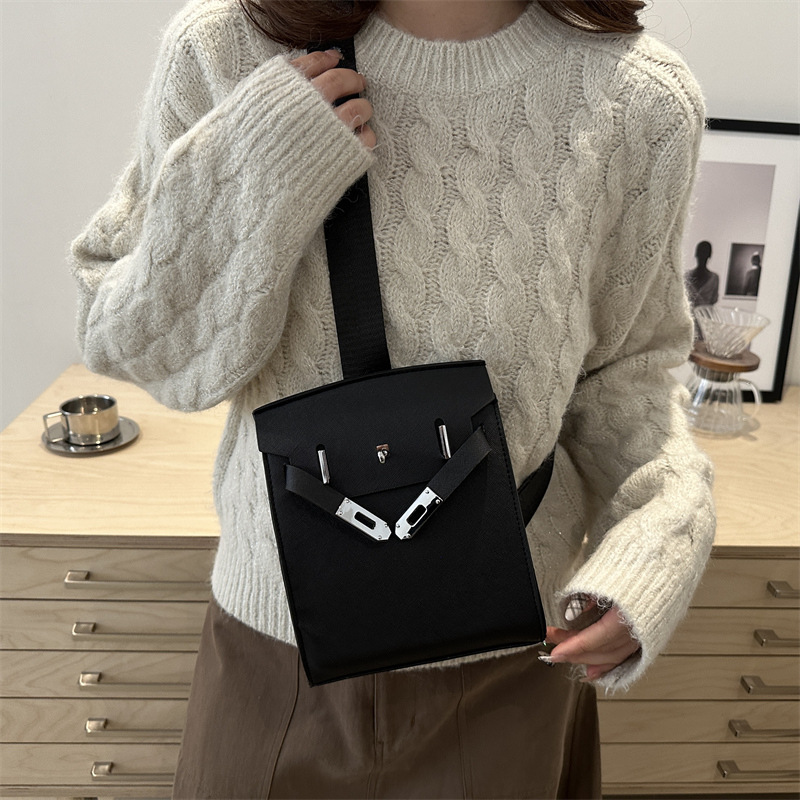 Lock 2025 Fashionable and individual new style, trendy and fashionable color contrast, stylish vertical single-shoulder mobile phone crossbody small square bag Specification drawing