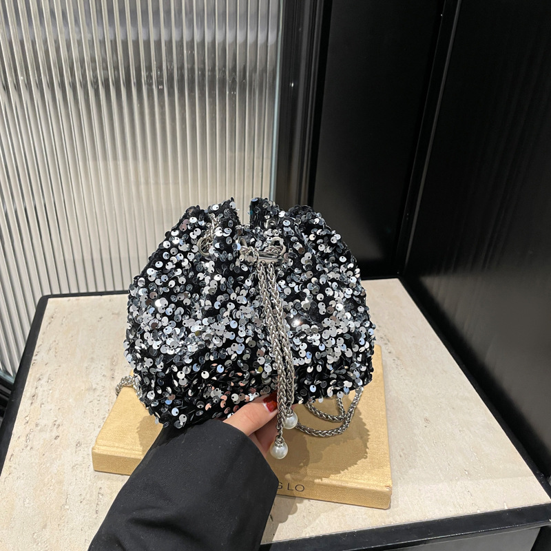 2025 New Korean-style fashionable hand-held sequined bucket bag, versatile hand bag, shoulder crossbody bag, dinner bag, women's cross-border travel full figure