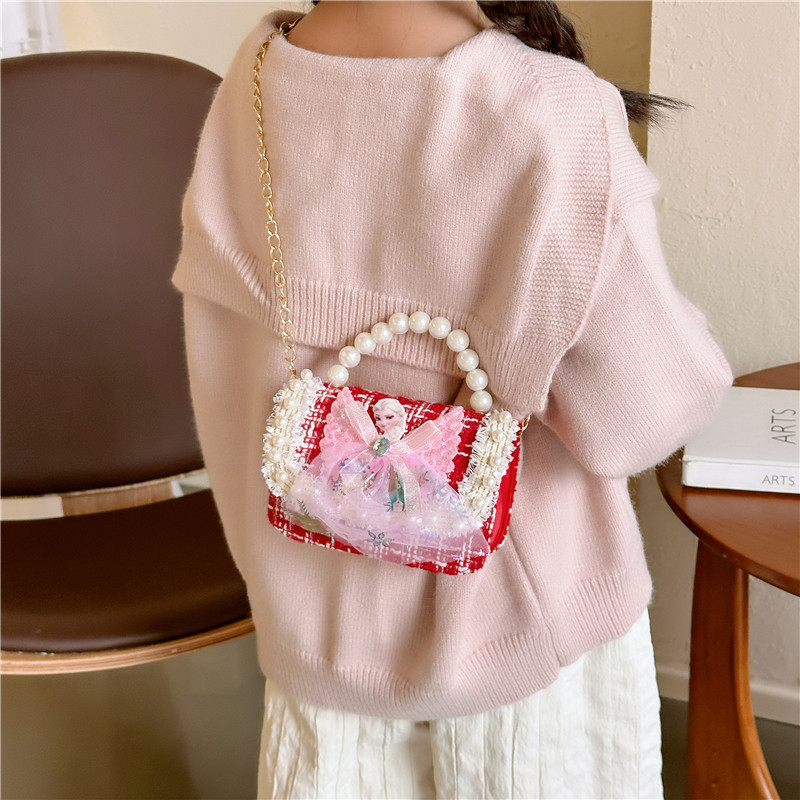 New Year's style small chanel-style bag for girls, stylish red New Year greeting bag for girls, princess pearl hand-carried accessory small bag Application Scenario