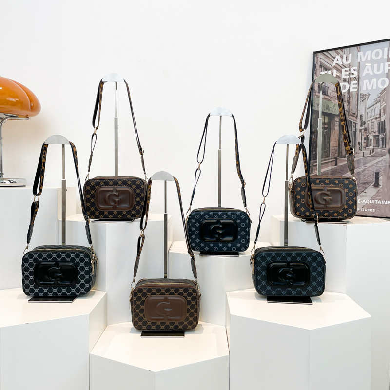 A French niche underarm bag for women, a versatile single-shoulder small square bag for women, a new 2025 fashionable and high-end quality crossbody bag Application Scenario