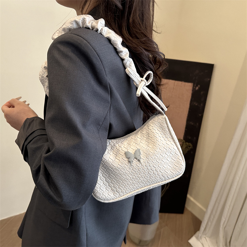 Large-capacity cross-border woven pattern hand-held pleated women's bag, Spring 2025 new butterfly shoulder bag, multi-functional armpit bag details Picture