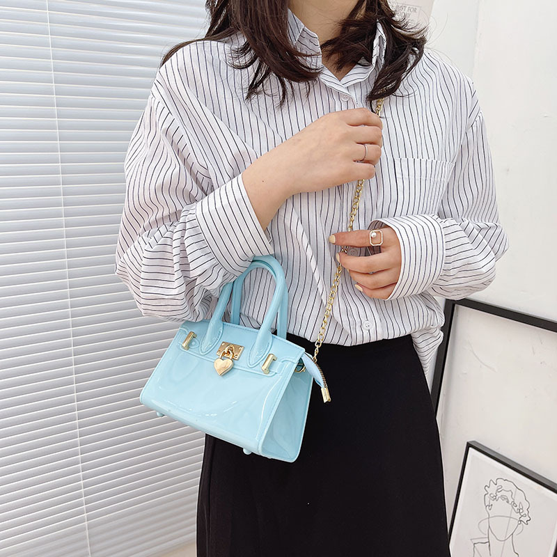 2025 Summer New platinum bag, fashionable heart-shaped lock jelly bag, handbag, single-shoulder crossbody bag, trendy women's bag Application Scenario