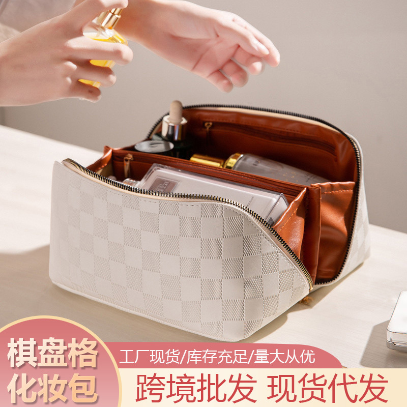 This is a simple checkered handbag made of PU leather for women. It is portable and has a high-end feel. It is waterproof and has a large capacity for travel, toiletry and storage full figure