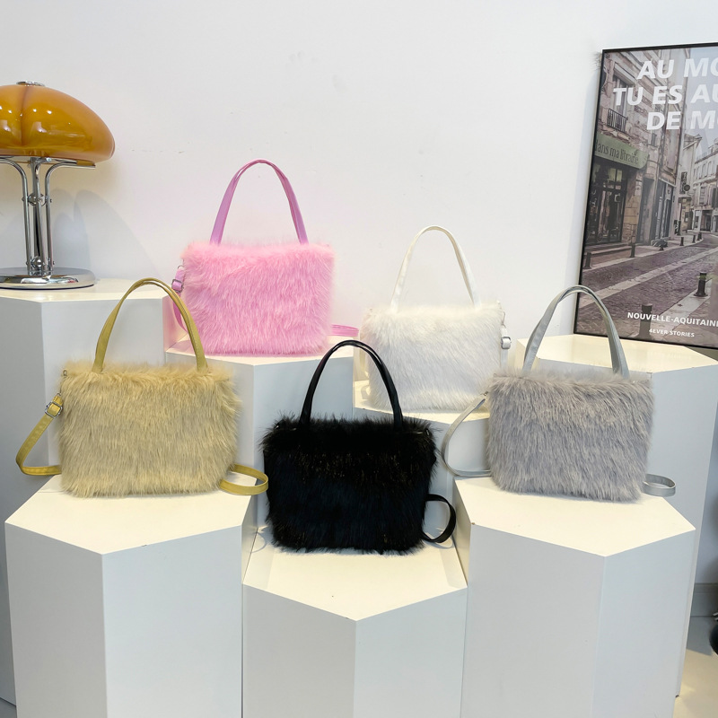 Plush bag, women's crossbody bag, new autumn and winter 2024, fluffy loose change phone bag, single-shoulder furry bag, handbag Application Scenario