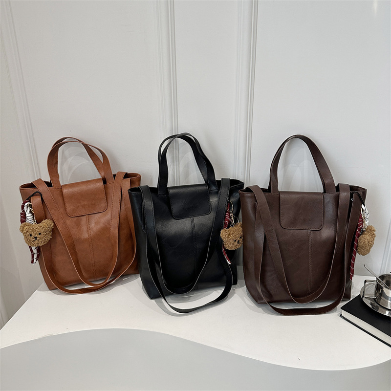 Tote bag, large-capacity messenger bag, crossbody bag, women's bucket bag, women's high-end style, single-shoulder bag for work and commuting Application Scenario