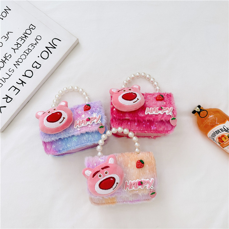 The new autumn and winter children's handbag features a cute plush Sanrio accessory princess bag, a popular little girl bag, and is lightweight Application Scenario