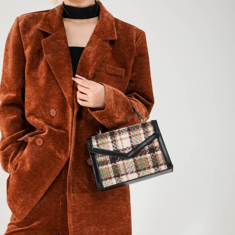 A new 2024 trendy, fashionable, casual and elegant small square handbag, a retro and individual women's bag, a high-quality crossbody bag Specification drawing
