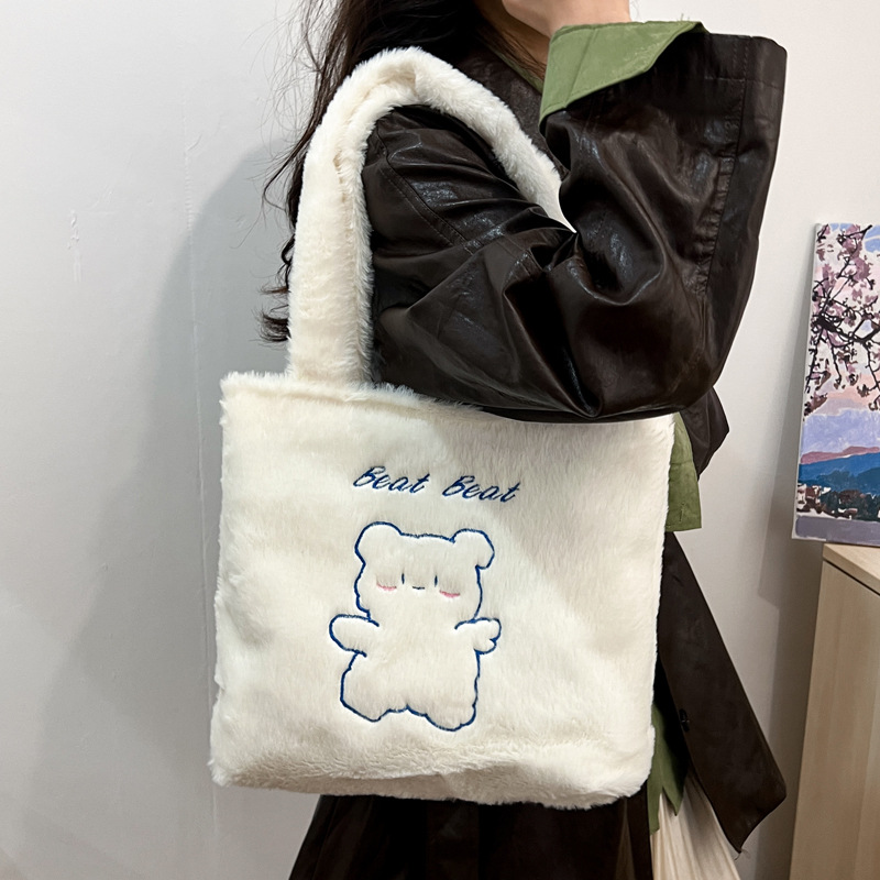 The new winter plush tote bag, a Japanese bear large-capacity single-shoulder bag, is versatile and can be carried by students for class Specification drawing