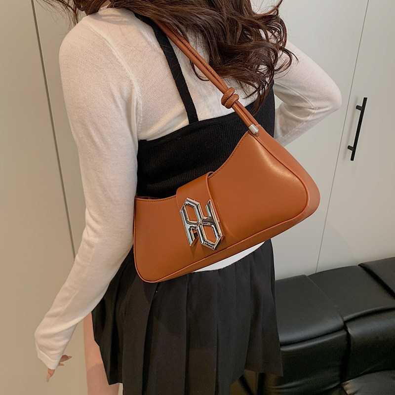 This year's stylish and simple Korean-style Instagram casual bag is in vogue. It's a high-quality single-shoulder underarm bag for summer commuting in 2025 details Picture