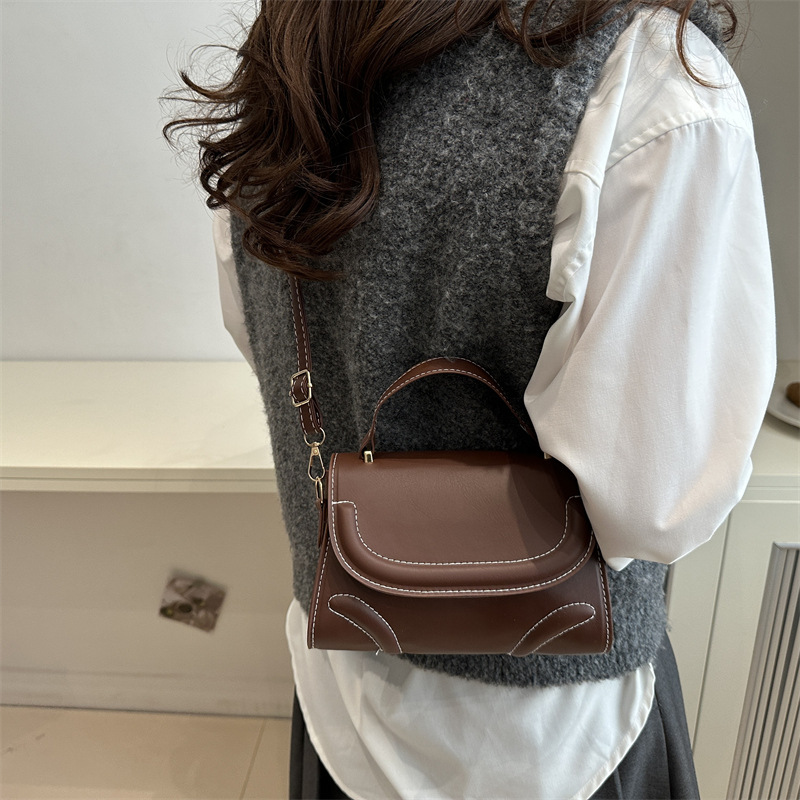 New cross-border single-shoulder bag, fashionable small square bag, versatile and simple commuting bag, fashionable and high-quality crossbody bag details Picture