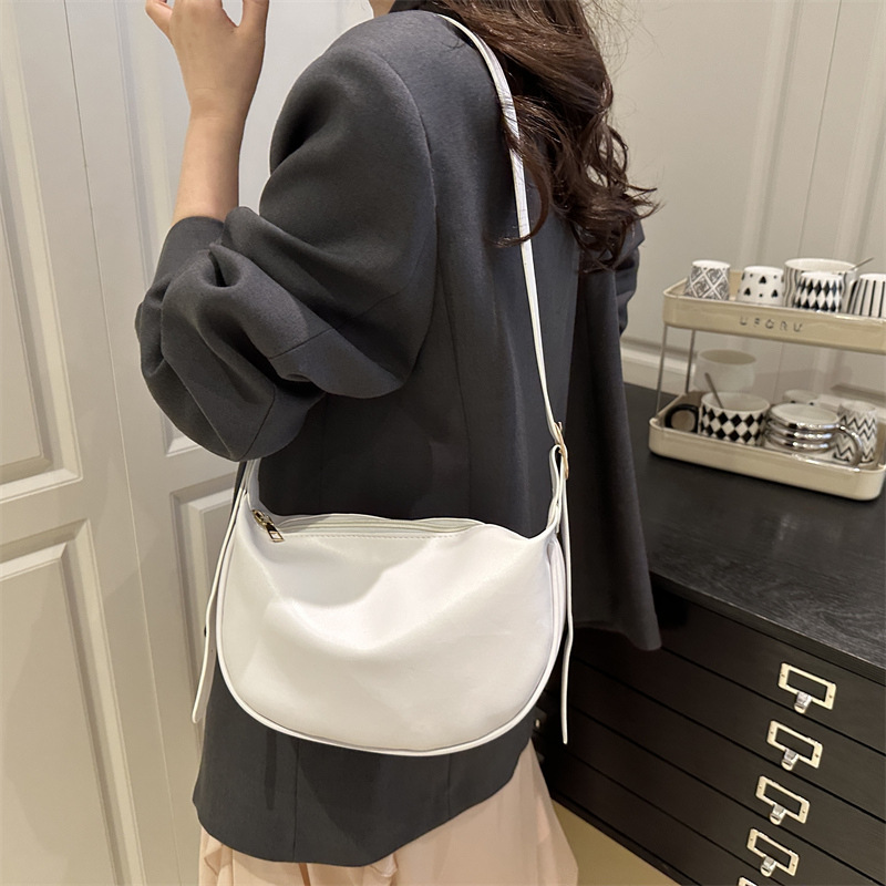 New cross-border pu solid color crossbody crescent-shaped bag, simple and fashionable women's bag, mommy shopping dumpling bag, commuting single-shoulder bag Specification drawing