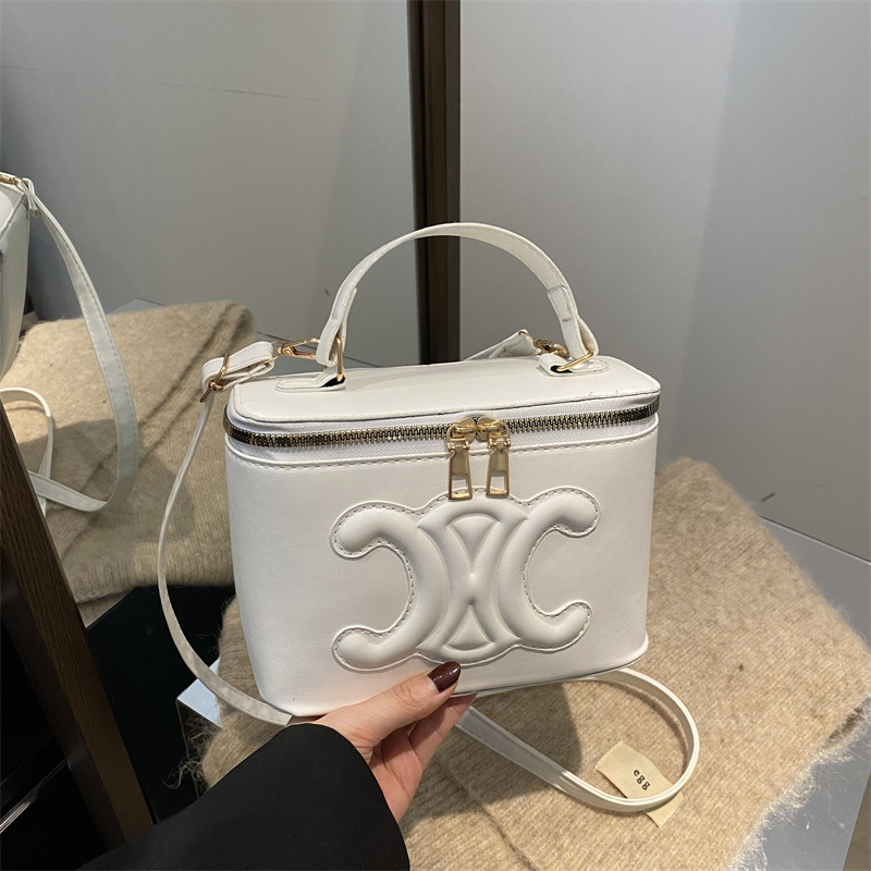 This year's popular handbag for women's spring 2025: A fashionable Korean-style versatile single-shoulder crossbody small square bag full figure