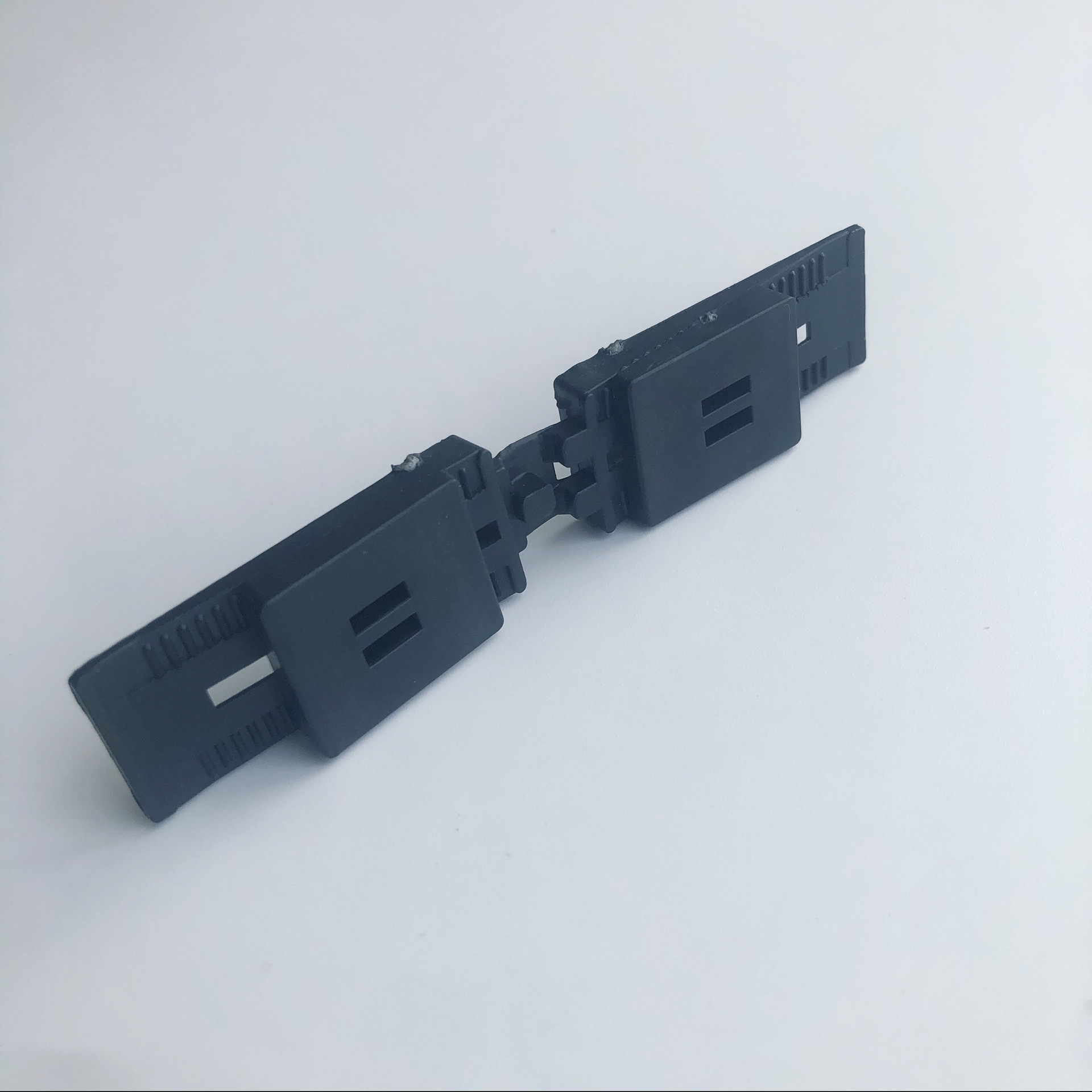 Modern and simple door and window two-glass assembly right-angle sash adjustable spacers, three-glass spacers installation and adjustment glass spacers Specification drawing