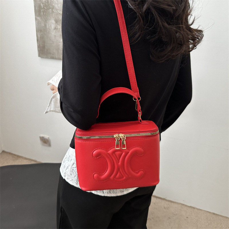 This year's popular handbag for women's spring 2025: A fashionable Korean-style versatile single-shoulder crossbody small square bag details Picture