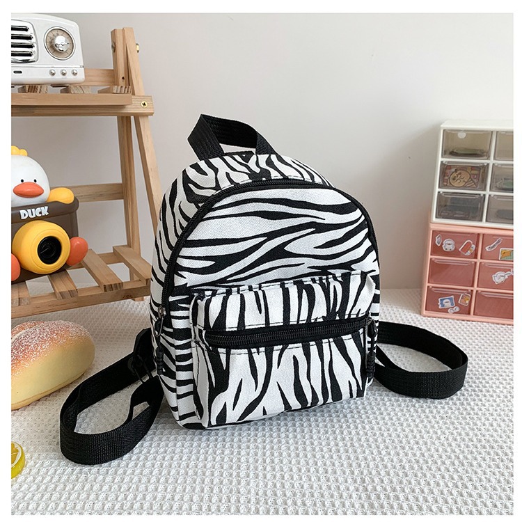 This mini canvas backpack is super popular on Instagram. It's a cute commuting makeup bag with cow texture. It's a versatile student bag Application Scenario