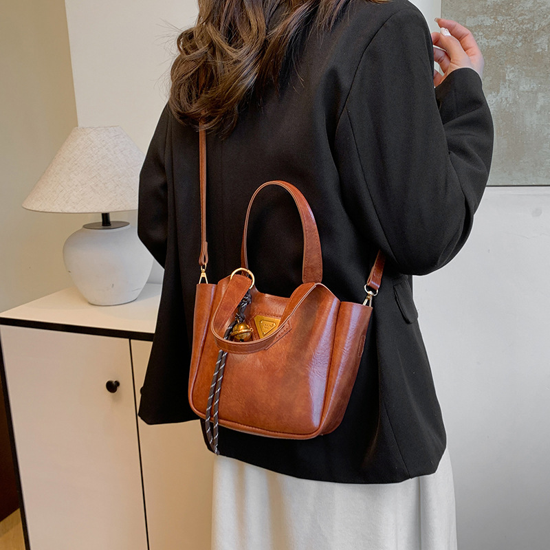 Tote bags for women 2024 New style handbag, commuter single-shoulder crossbody bag, bag pendant, women's bag, fashionable and versatile bag details Picture