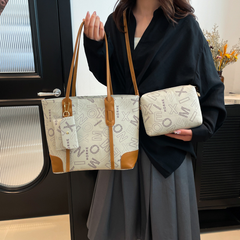 The new 2025 large-capacity women's bag is a simple and versatile single-shoulder bag with a high-end feel. It is a student's crossbody tote bag for commuting to school details Picture