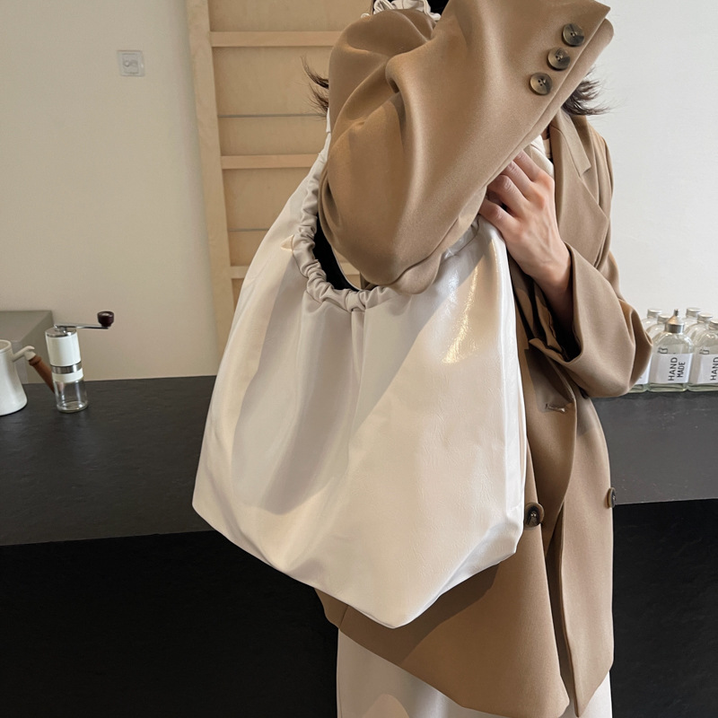 High-end retro large-capacity bag for women 2024 new style, casual, versatile and stylish single-shoulder bag, tote bucket bag details Picture