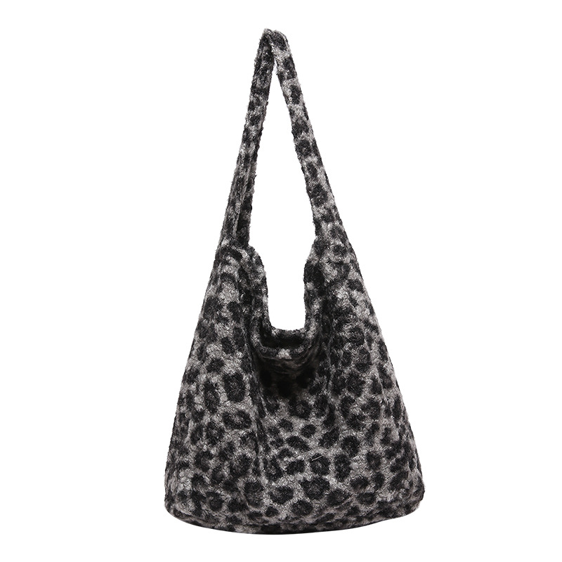 The new autumn and winter Korean InS-style fashionable plush large-capacity single-shoulder bag and leopard print commuter tote bag Item Picture