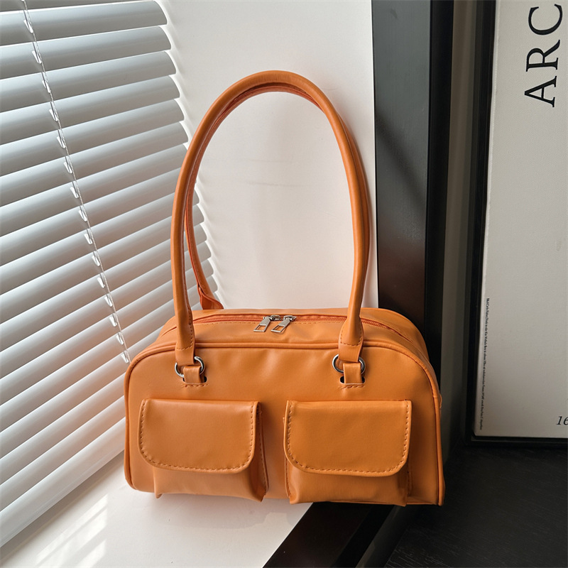 Commuting design, large capacity, new Spring 2025 style, stylish double pockets, stylish shiny single-shoulder hand-carry underarm bag full figure