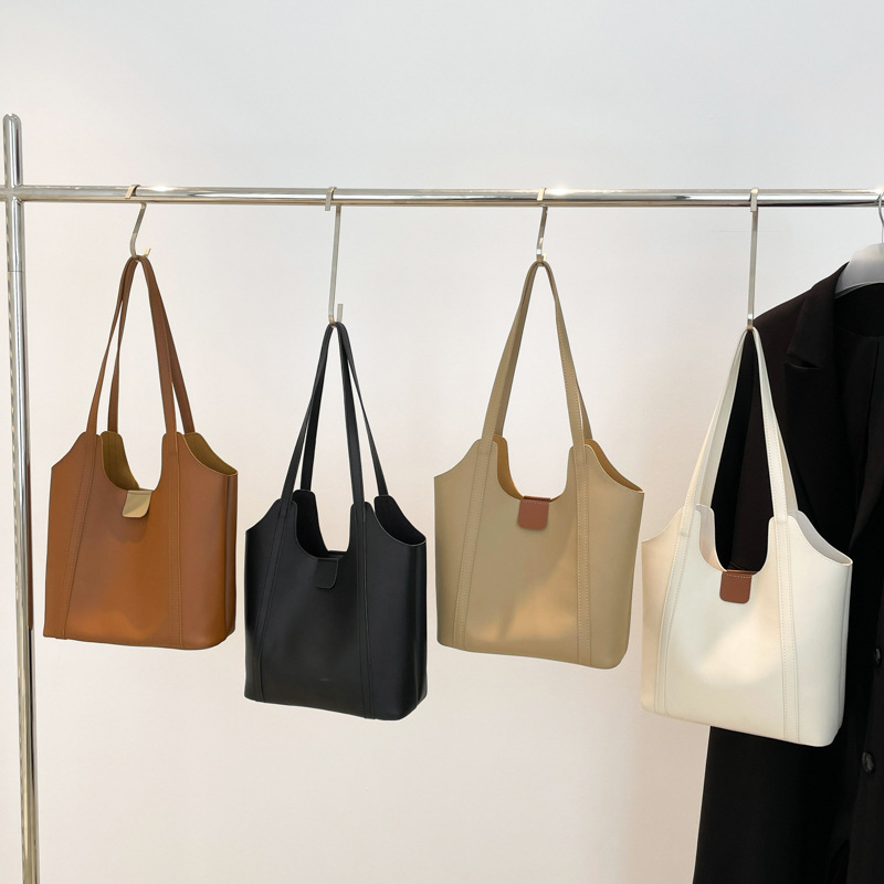 Tote Women's 2024 New winter versatile large single-shoulder bag for work and commuting, large-capacity underarm women's bag Application Scenario