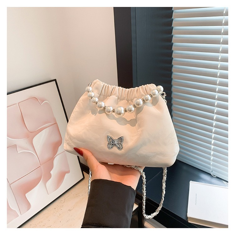 The Korean-style niche pleated cloud bag is versatile, elegant and simple. The new commuter dumpling bag is a high-end crossbody bag for girls details Picture