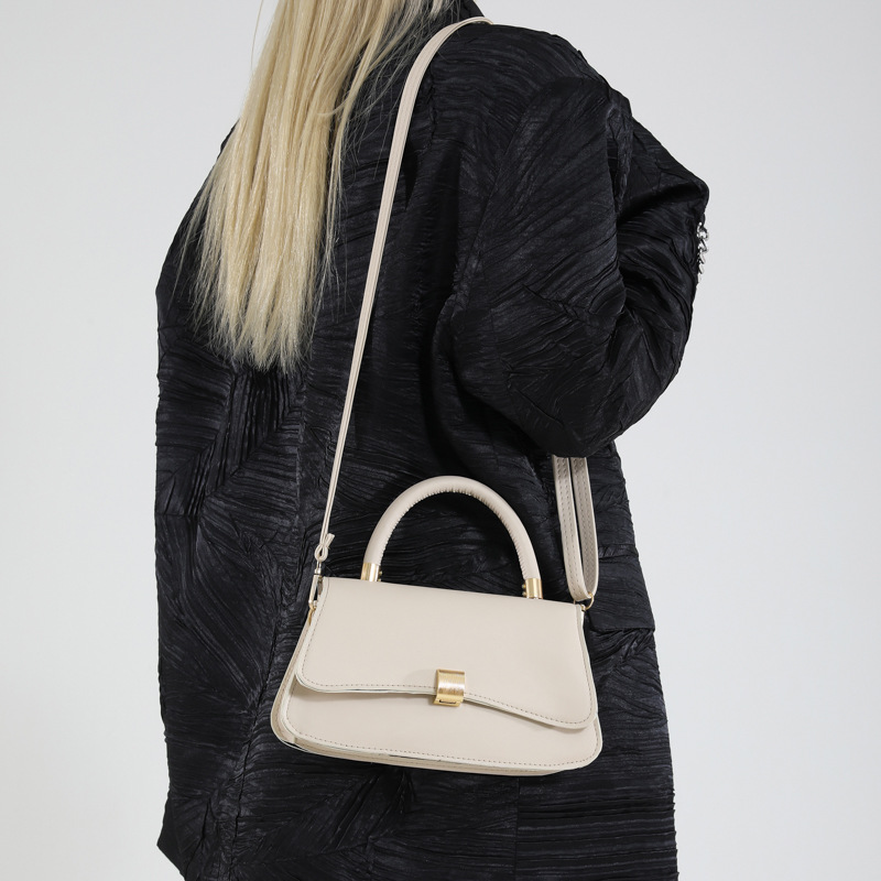 Women's bag 2025 New style fashionable commuting bag, versatile single-shoulder crossbody bag, high-end baguette bag, niche small square bag for women details Picture