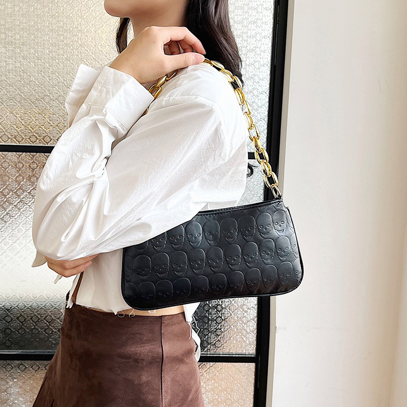 This year's new style of bags features a women's casual and niche design, a crossbody bag that is fashionable and high-quality, and a single-shoulder and underarm bag for commuting Specification drawing