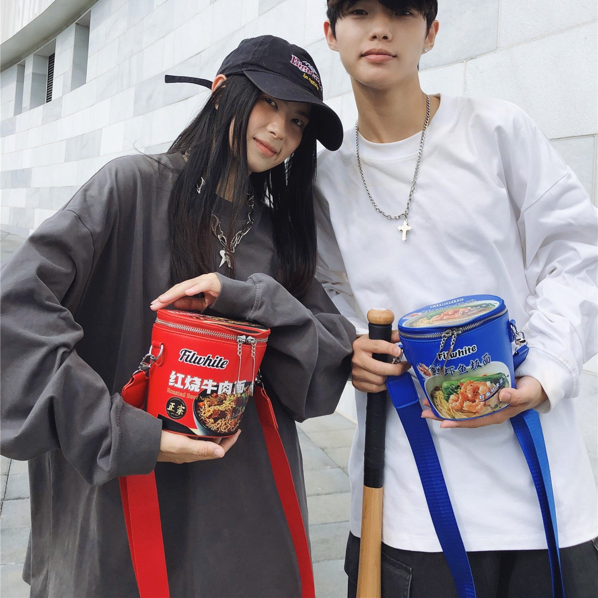 New bucket bag, bubble bread, large capacity, small round bag, men's and women's single-shoulder crossbody bag for autumn and winter 2024 details Picture