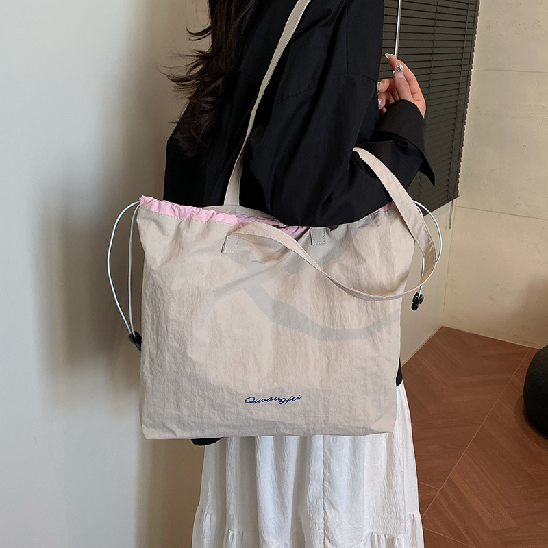 Casual and simple canvas bag for women, Spring 2025, large-capacity Korean tote bag, fashionable and trendy single-shoulder bag details Picture