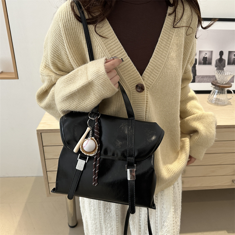 Large-capacity winter artistic commuting retro backpack 2024, simple and casual pendant, multi-functional new tote bag details Picture