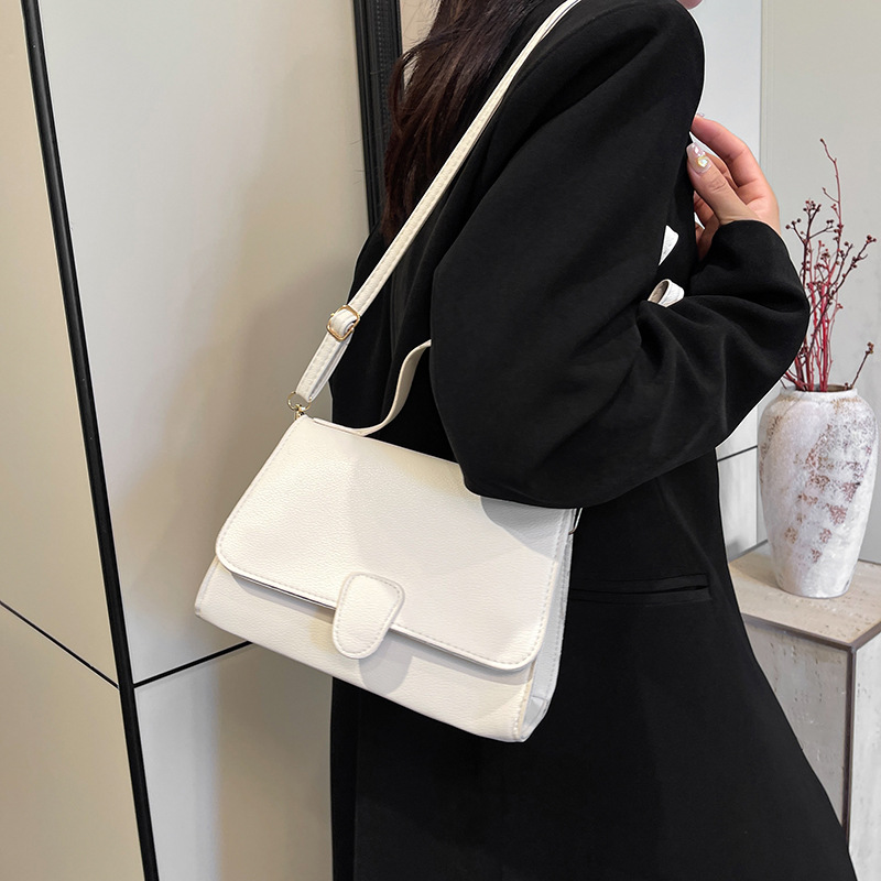 The new 2024 trendy crossbody bag for women, a large-capacity commuter bag for autumn and winter, a high-end and versatile small square bag Specification drawing