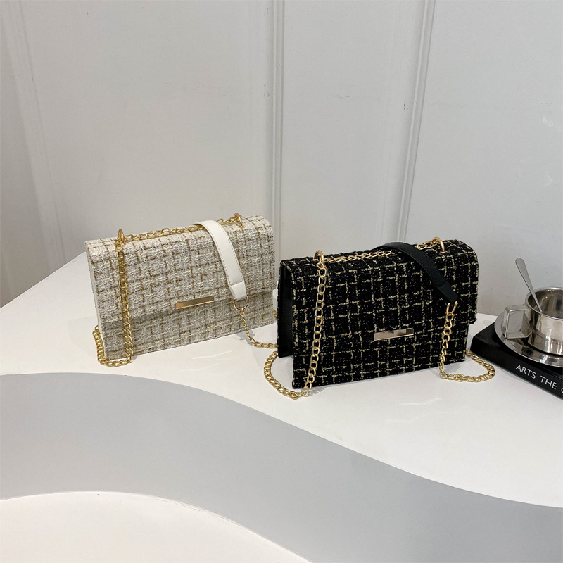 Cross-border trendy bag, women's niche design, single-shoulder crossbody bag, chain fashion, versatile, commuting underarm small square bag Application Scenario