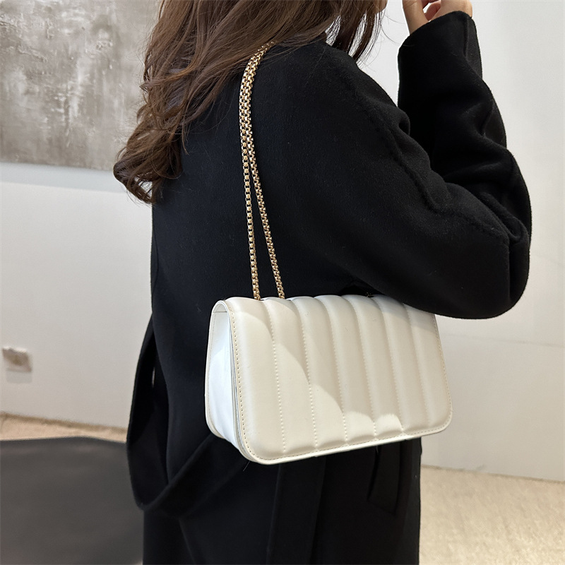 Vertical embroidered thread chain bag for women, simple small square bag, magnetic buckle shoulder bag, niche design, quality bag details Picture