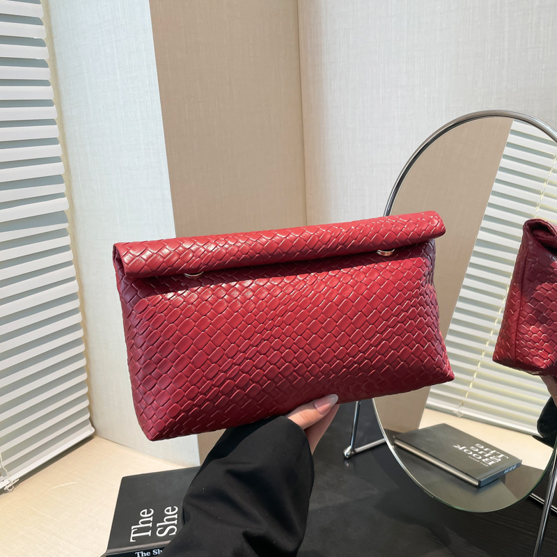 Casual and versatile crossbody bag for women, Spring/Summer 2025 new Korean-style single-shoulder bag, fashionable and trendy commuting small square bag for women full figure