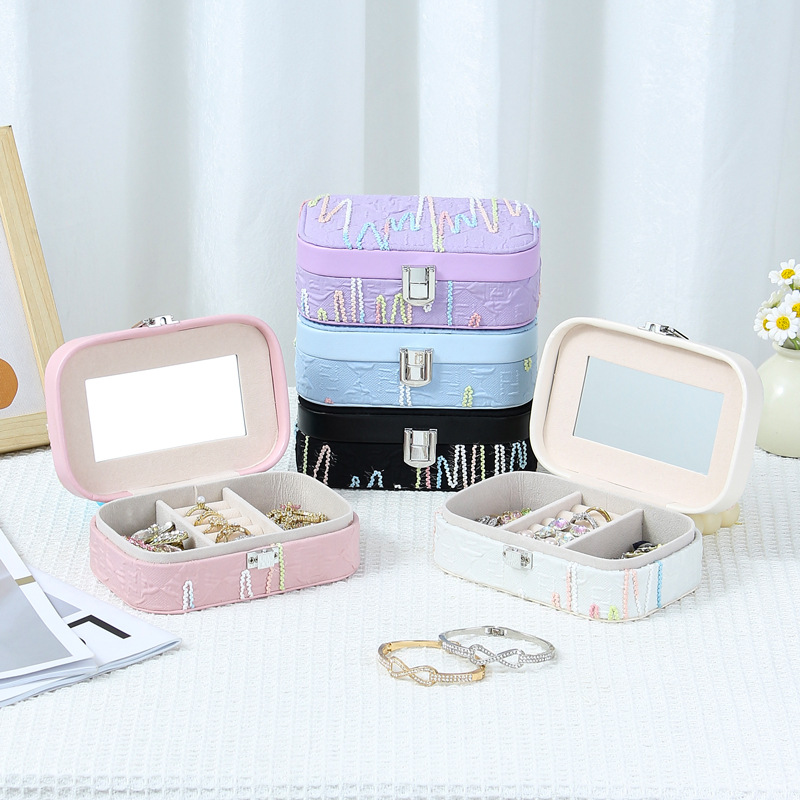 New jewelry box with large capacity for storing earrings, necklaces, rings and other accessories. It can carry mirrors and is a pu clasp jewelry box full figure