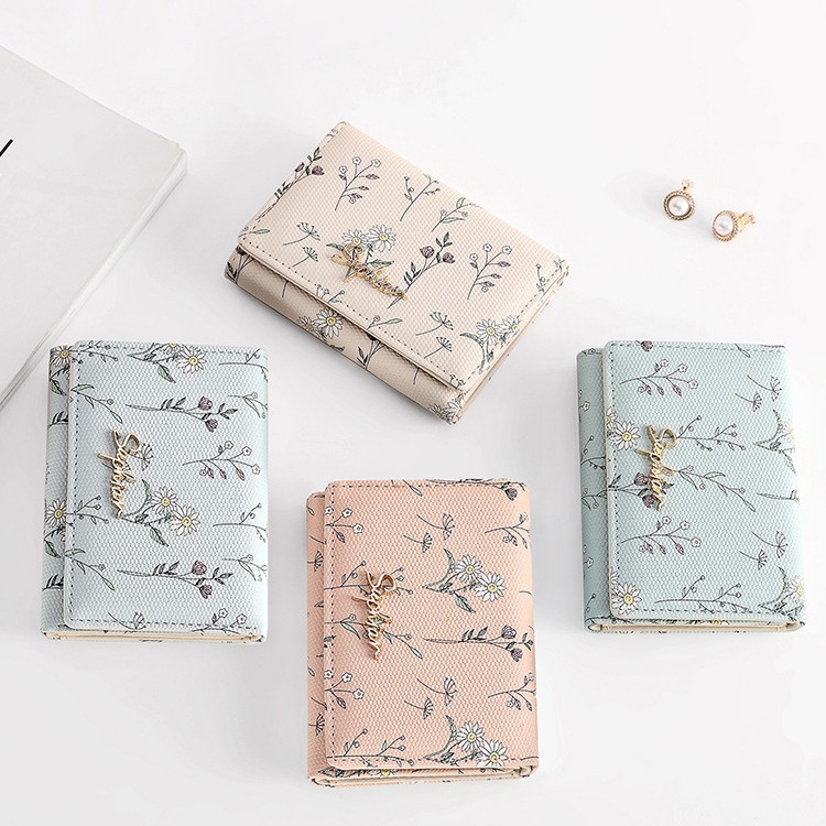 A small Japanese-style Instagram 30% off PU flower and plant short wallet, a fresh and cute coin purse, and a student Korean-style cute card case Application Scenario