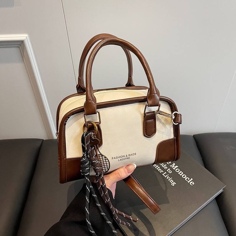 A high-end and fashionable pillow bag for spring 2025, a simple and casual single-shoulder bag, a trendy commuting crossbody bag full figure