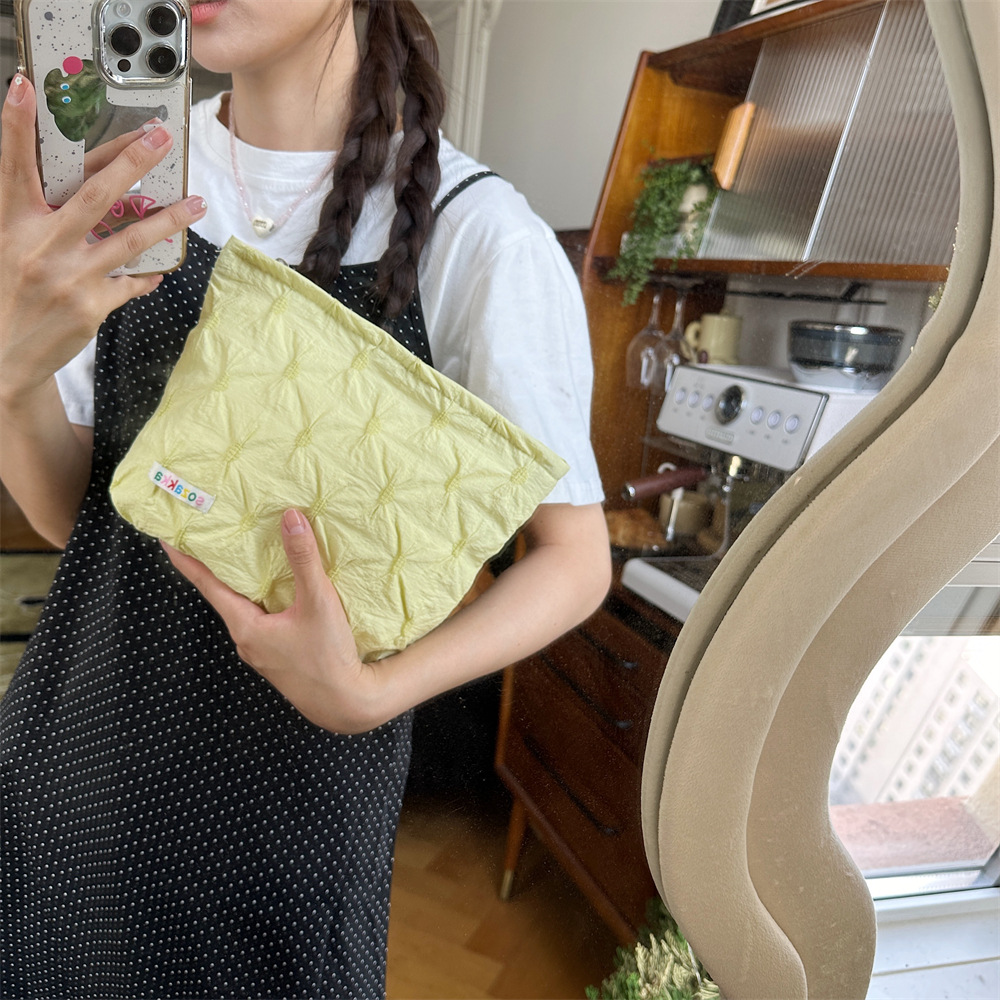 45152 ins Niche Fresh diamond-shaped makeup bag, portable storage bag, inner liner bag, touch-up bag, miscellaneous hand-held bag Specification drawing
