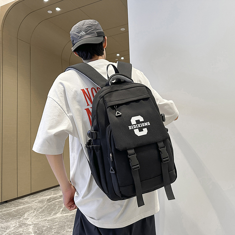Trendy schoolbag for boys, junior high school, senior high school and college students, 2025 new model, high appearance level, large capacity, thick and wear-resistant backpack Application Scenario