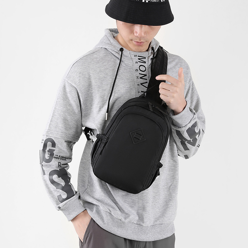 The new men's and women's casual travel chest bag can be carried across borders on both shoulders or diagonally. It is a multi-functional outdoor single-shoulder crossbody bag Specification drawing