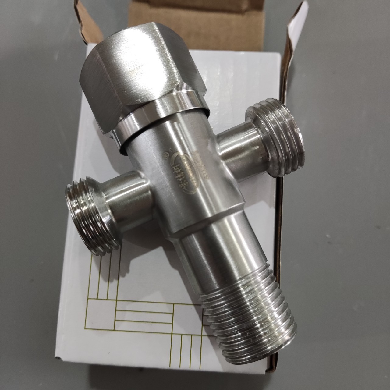 In stock: stainless steel 304 red and blue wheel Angle valve, toilet, water heater, kitchen hot and cold water switch, copper valve core stop valve Application Scenario