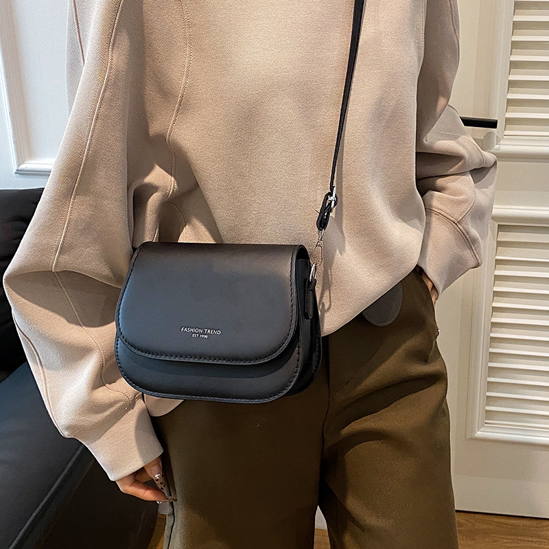 Fashionable and simple single-shoulder small bag for women in winter 2024, a new simple square bag for women, practical and high-end single-shoulder bag Specification drawing