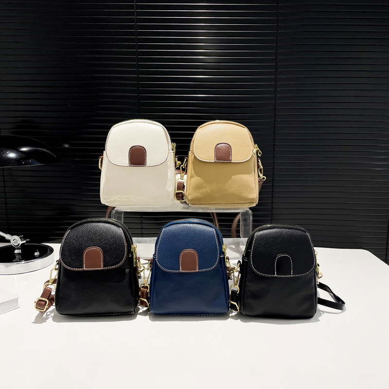 Street minimalist women's bag, small bag, phone bag, 2024 new crossbody bag, Korean-style trendy and fashionable single-shoulder bag Application Scenario