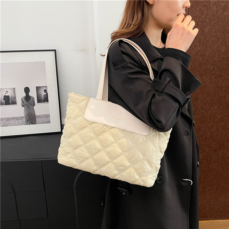 A new large-capacity winter commuting bag with diamond-patterned embroidered thread tote bag, a casual and versatile single-shoulder armpit bag details Picture