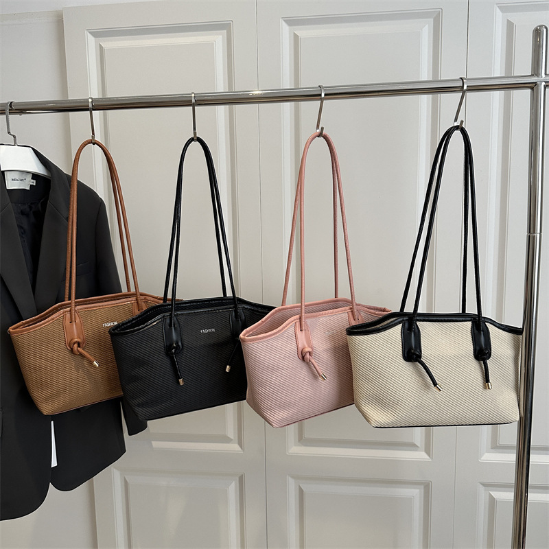 Spring Fashion Women's Quality Bag 2025, a new color contrast simple and fashionable crossbody, hand-carry and underarm women's bag Application Scenario