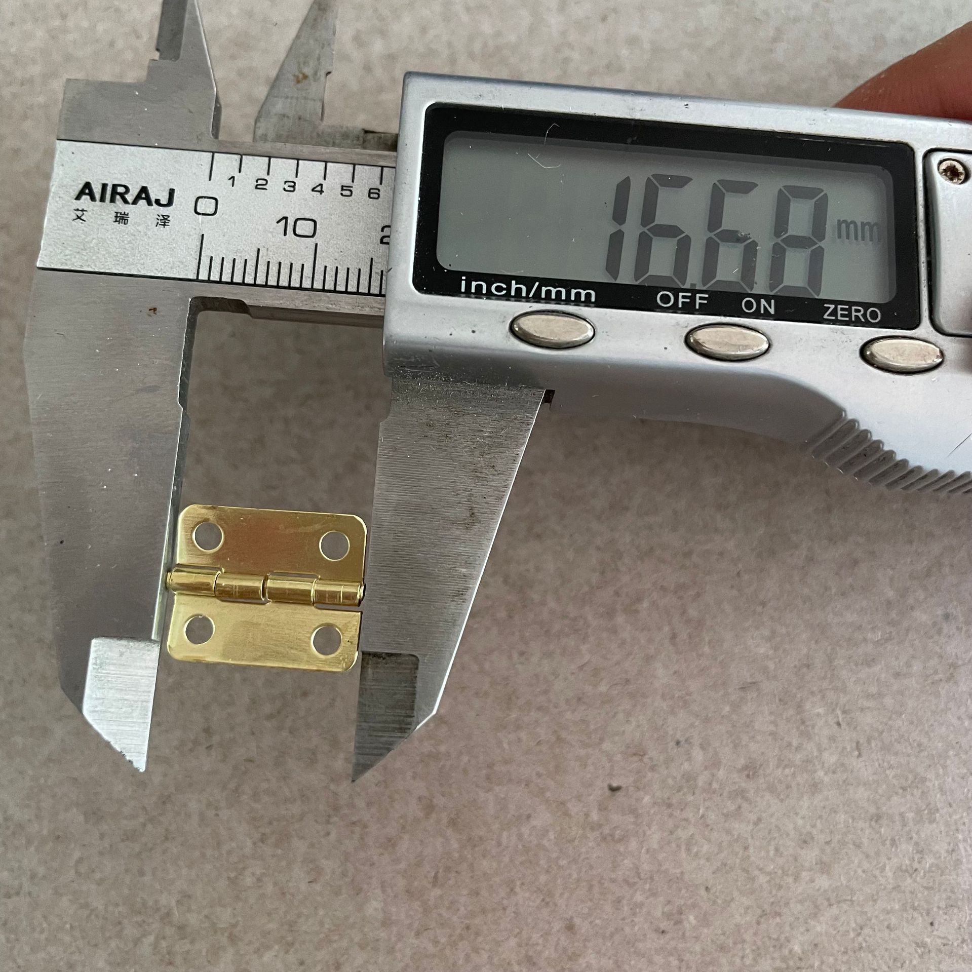 4 minutes large eye, 16mm length, 16x13 round Angle, copper hinge, golden small wooden box, mini hinge, 4 minutes round corner details Picture