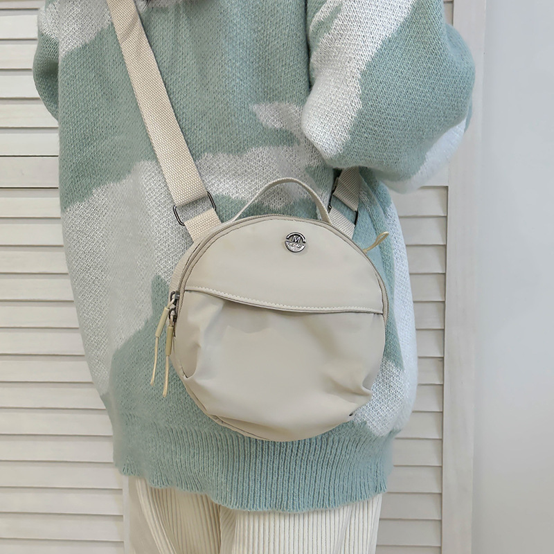 Fashionable and simple small round bag, new autumn and winter solid color single-shoulder crossbody bag, versatile for going out, small crossbody bag for women, cross-border wholesale details Picture