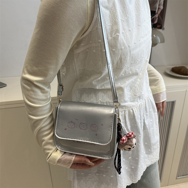 The new cross-border women's bag of 2025 features a stylish and trendy printed design. It is a versatile and simple single-shoulder crossbody bag for commuting details Picture