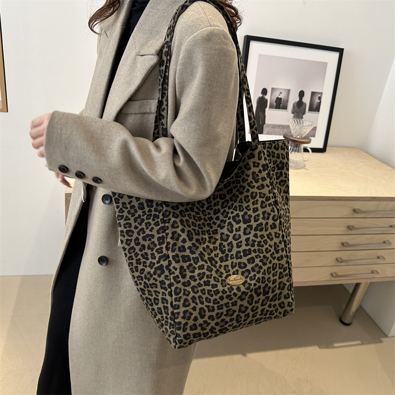 New 2024 autumn/winter collection: Leopard print single-shoulder bag, fashionable women's bag, large-capacity shopping bag, double-sided tote bag Specification drawing